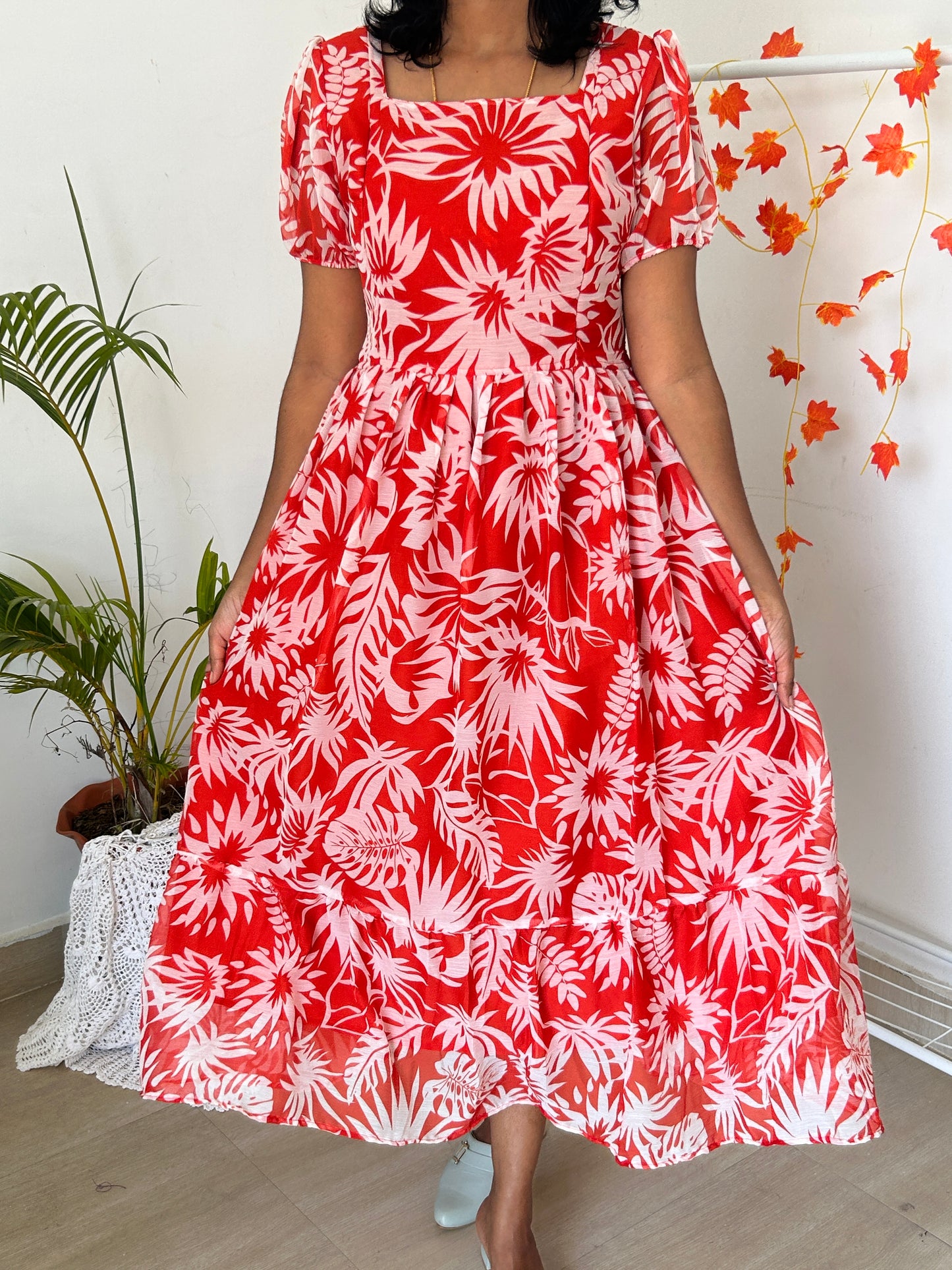 Red-White Leaves Chiffon Feeding Gown